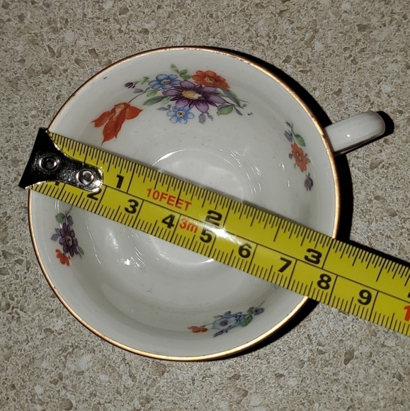 Beautiful DAINTY FLOWER TEACUP & SAUCER - Picture 5 of 8